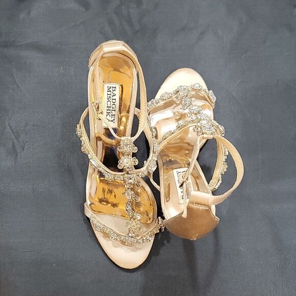 BRAND NEW BADGLEY MISCHKA JEWELED T-STRAP WOMEN"S SANDALS - Picture 5 of 16